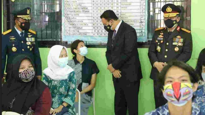 DKI Mulai Vaksinasi Anak 12-17 Tahun, Anies : Ini Babak Baru agar Bisa Bersekolah Kembali