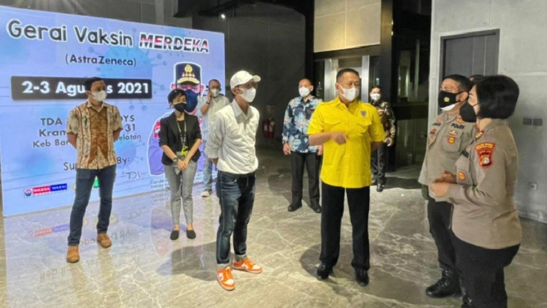 Tinjau Sentra Vaksinasi Merdeka, Bamsoet Ajak Masyarakat Sukseskan Vaksinasi Covid-19