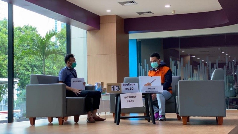 KPK Gelar Rekonstruksi Kasus, Penyerahan Uang Suap Bansos Covid-19 di Dalam Gitar 