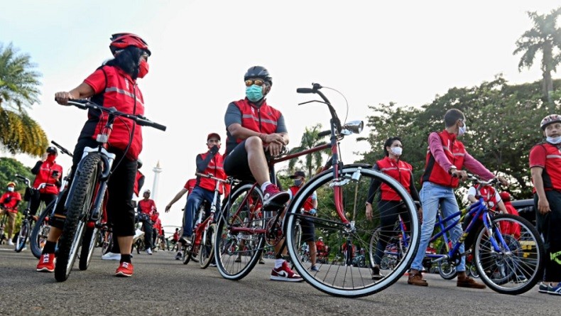 Gowes Bareng PDIP di Monas, Hasto Pamer Sepeda Onthel Milik Kakek