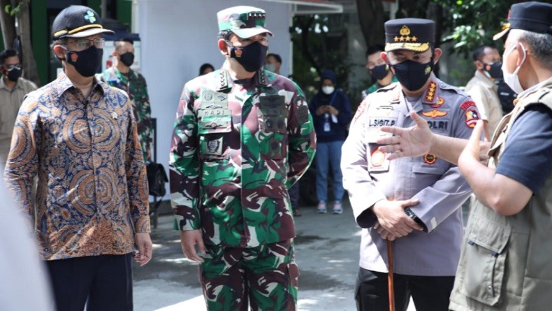 Panglima TNI Bersama Kapolri dan Menkes Sidak ke Posko PPKM Mikro Ulujami Jaksel