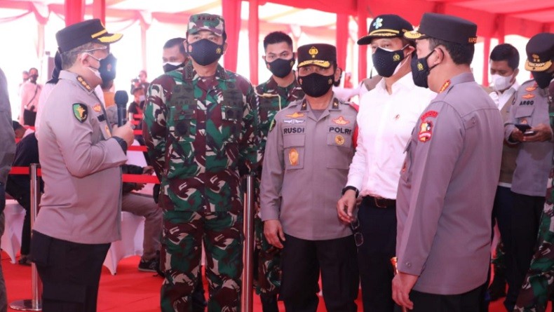 Panglima TNI Tinjau Vaksinasi Massal Covid-19 Hari Bhayangkara ke-75 