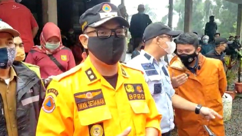 Tinjau Pengungsi Banjir Puncak, Wabup Bogor: Sungai Cisampay Meluap karena Tersumbat Longsor