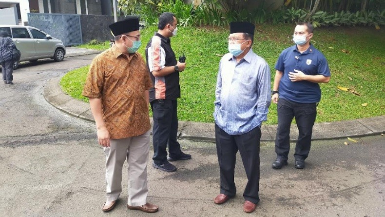 Jusuf Kalla Ikut Salatkan Jenazah Rektor Universitas Paramadina Firmanzah