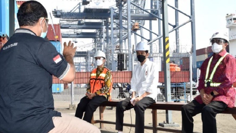 Sopir Truk di Tanjung Priok Curhat Sering Dipalak Preman, Jokowi Langsung Telepon Kapolri