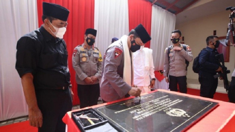 Hadiri Peresmian Ponpes, Kapolri Dihadiahi Serban Putih oleh Ulama Banten