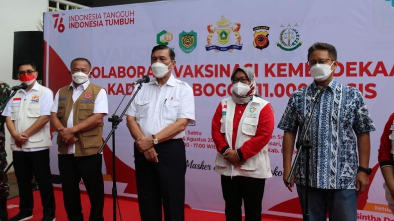 Luhut Targetkan Vaksinasi di Kabupaten Bogor September 75 Persen, Sehari 100.000 Orang