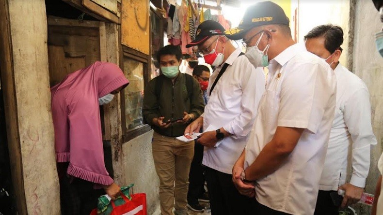Sidak ke Klender Jakarta Timur, Menko PMK Muhadjir Temukan Penyaluran Bansos Tidak Merata