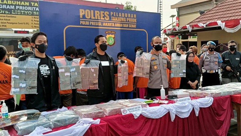 Tangkap 10 Orang Sindikat Narkoba Antarnegara, Polisi Sita Barang Bukti Senilai Rp14,8 Miliar