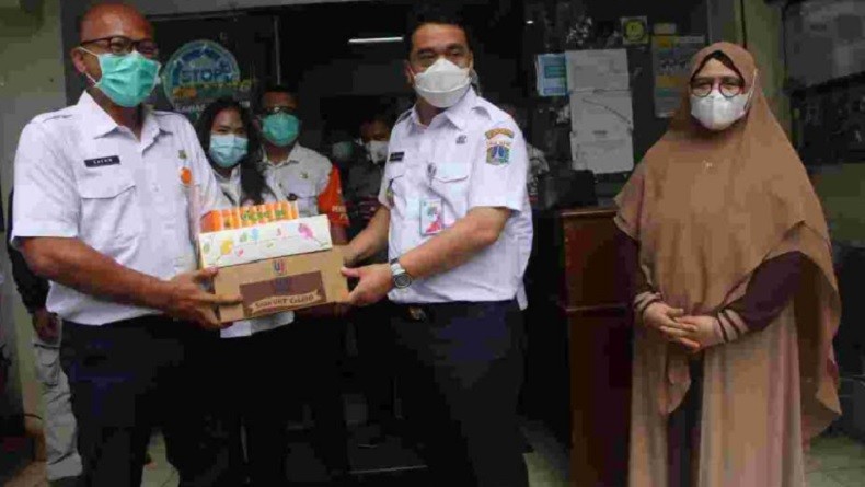Wagub DKI Berikan Bantuan Masker dan Vitamin ke Puskesmas Setiabudi