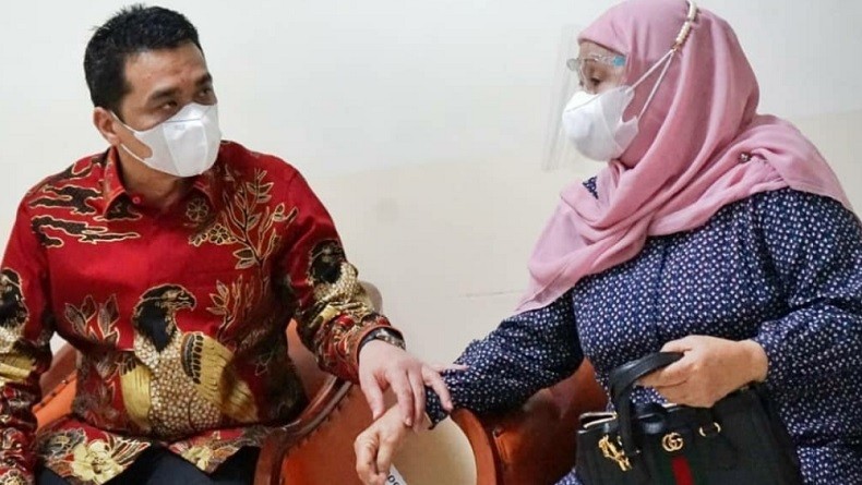 Antar Ibu ke RS, Riza Patria: Sambil Menunggu Dokter Beliau Bercerita Proses Kelahiran Saya 
