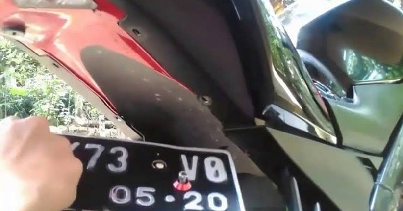 Pasang Plat Nomor di Kolong Spakbor, Ini Aturannya