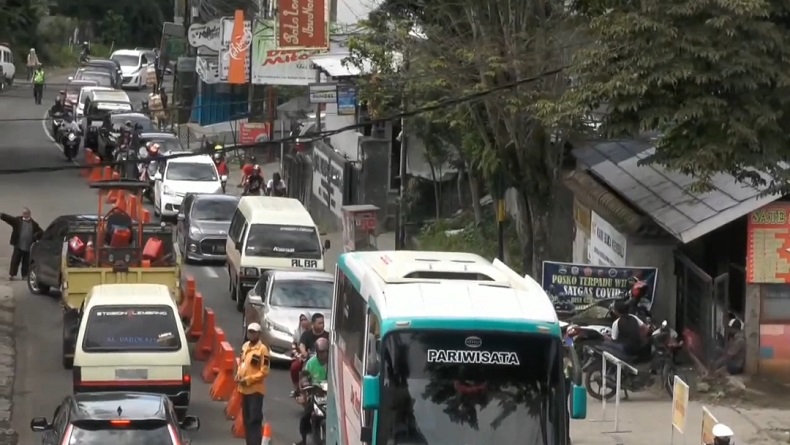 Akibat Tidak Ada Penyekatan dan Ganjil Genap, Kawasan Wisata Lembang Macet Parah