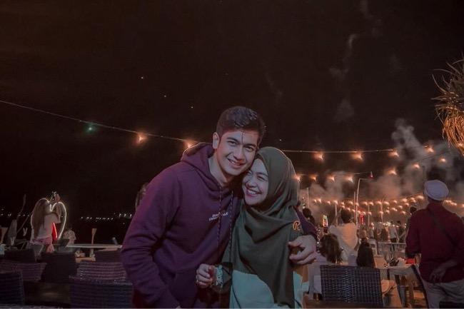 Ria Ricis Rayakan Tahun Baru 2022 Sebagai Istri: Terima Kasih Atas Kesabaran dan Air Mata