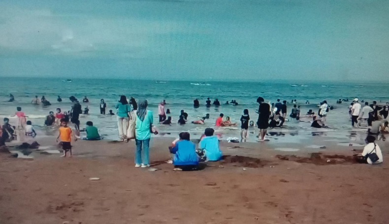 30.000 Wisatawan Serbu Pantai Pangandaran di Hari Kedua Tahun Baru