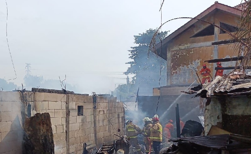 Kebakaran Hanguskan 5 Rumah di Mampang Prapatan Minggu Pagi, 2 Warga Tewas