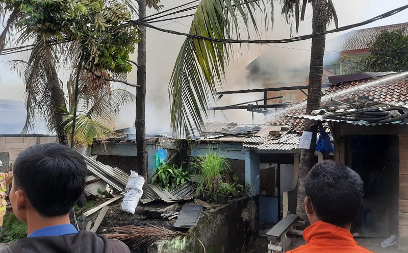 Kebakaran Tewaskan 2 Warga di Mampang, Api Diduga Berasal dari Puntung Rokok di Bengkel