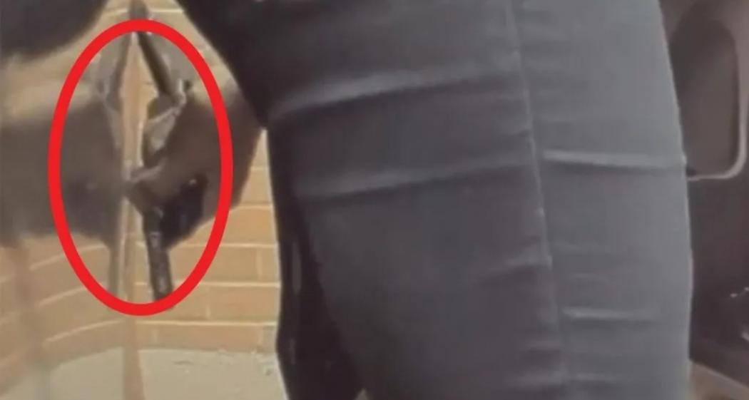 Pura-Pura Rogoh Kunci di Celana, Perempuan Seksi Ini Ketahuan Kamera Sengaja Gores Mobil Tesla