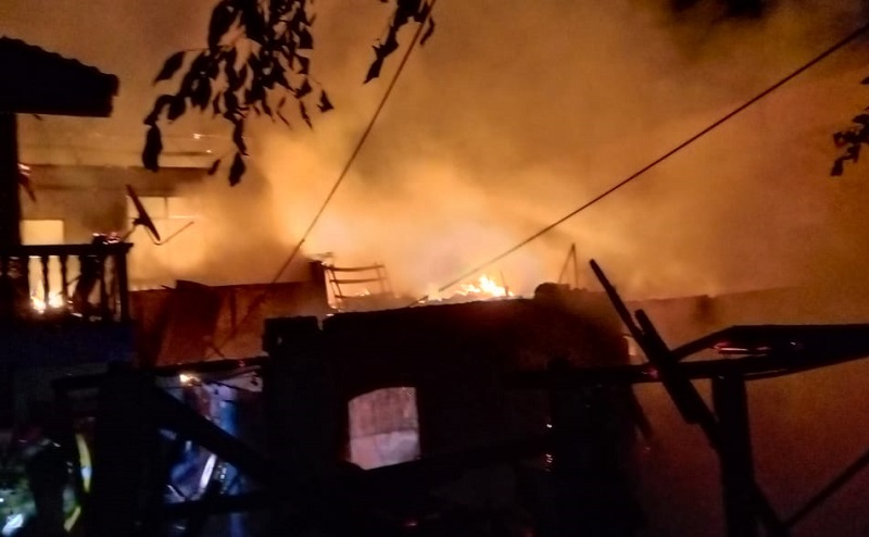 Kebakaran Hanguskan Rumah Warga di Tebet Senin Dini Hari