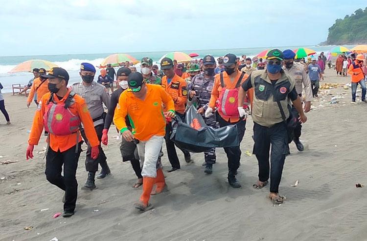 2 Bocah Tenggelam di Pantai Suwuk Kebumen Ditemukan Tewas  Mengambang