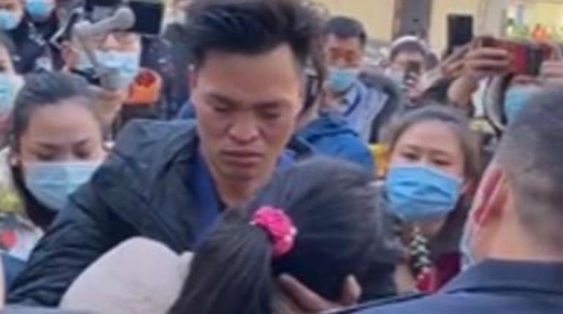 Haru, Pria Ini Bertemu Ibunya Setelah Diculik 33 Tahun Berkat Gambar Kampung Halaman