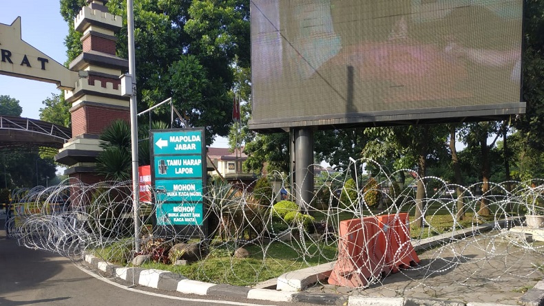 Habib Bahar Akan Diperiksa, Mapolda Jabar Dipasangi Kawat Berduri