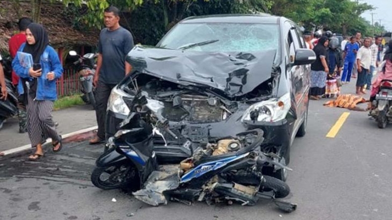 Braak! Innova Tabrak Motor di Aceh Timur, 2 Perempuan Tewas 
