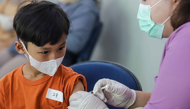 Ribuan Dosis Vaksin AstraZeneca-Pfizer Disiapkan, Ridwan Kamil: untuk Vaksinasi Anak