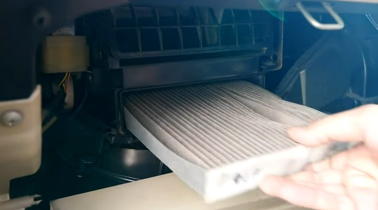 Tanda-Tanda Filter AC Mobil Harus Segera Diganti, Kabin Banyak Debu dan Bau