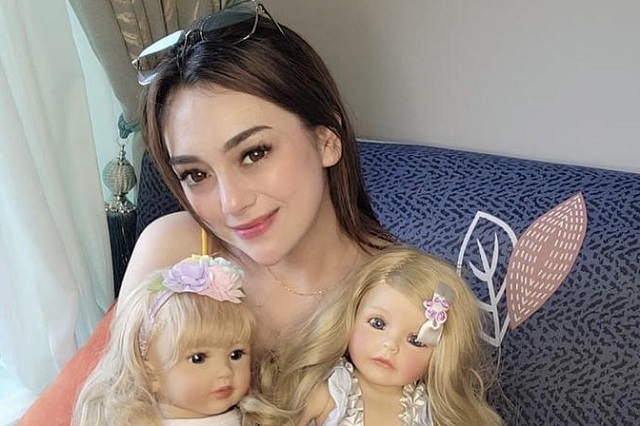 Merinding! 6 Selebriti Indonesia Ini Punya Spirit Doll, Ada yang Gemas hingga Seram