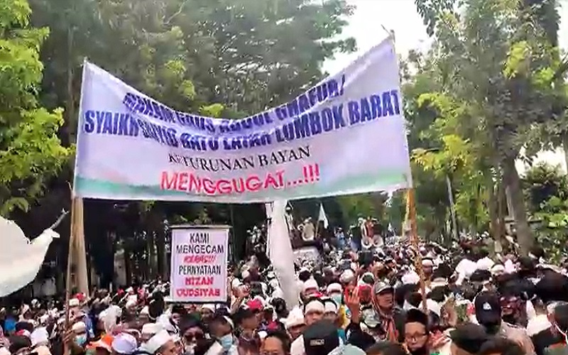 Ribuan Massa Demo Tuntut Polisi Usut Tuntas Dugaan Pelecehan Makam Kramat di Lotim