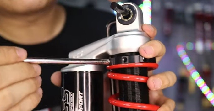 Cara Setting Suspensi Preload pada Sepeda Motor, Setel Sesuai Penggunaan