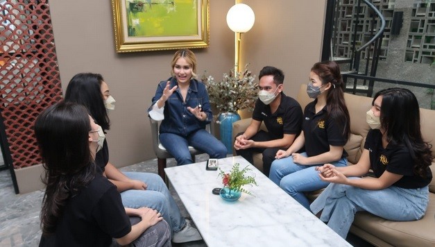 Ayu Ting Ting Berbagi Pengalaman kepada 5 Kontestan KDI 2021