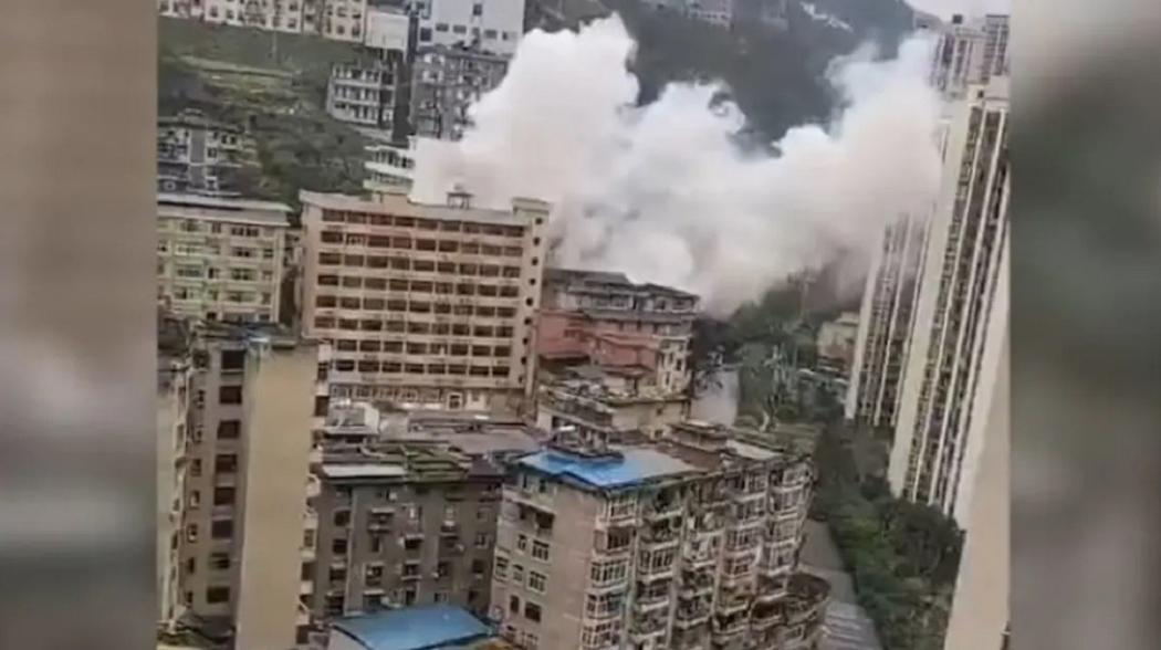 Kantin di China Runtuh akibat Ledakan, Puluhan Orang Terperangkap