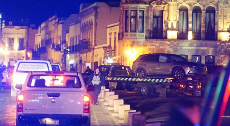 Mobil Mencurigakan Diparkir di Luar Kantor Gubernur, Ternyata Isinya 10 Mayat