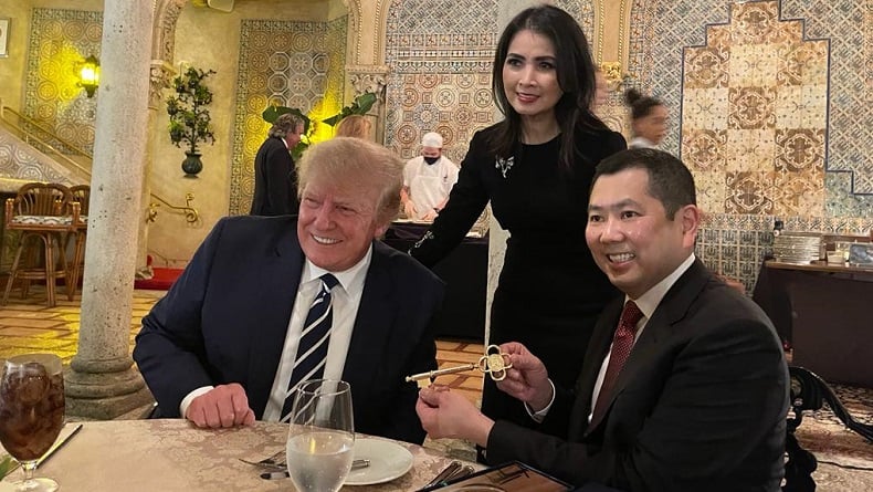 Makan Malam Bersama di Florida, Donald Trump Hadiahi Hary Tanoe Kunci Khusus Gedung Putih
