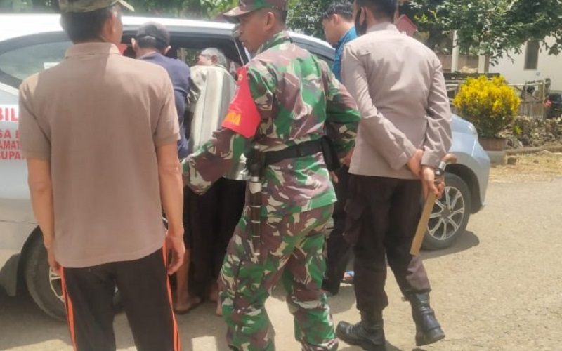 Bikin Warga Jantungan, Pria Gangguan Jiwa Ini Keluar Rumah Bawa Parang