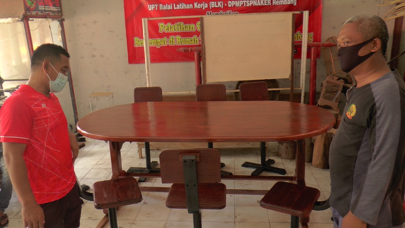 Keren, Warga Binaan Rutan Rembang Buat Kerajinan dari Kayu Limbah 