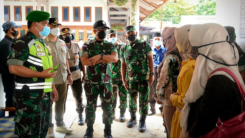 Didatangi dan Divaksin, Warga di Ketinggian 2.000 MDPL: Terima Kasih Pangdam Siliwangi 