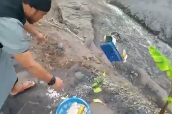 Buru Pria Pembuang Sesajen di Gunung Semeru, Polisi Sisir Perbatasan Lumajang-Malang