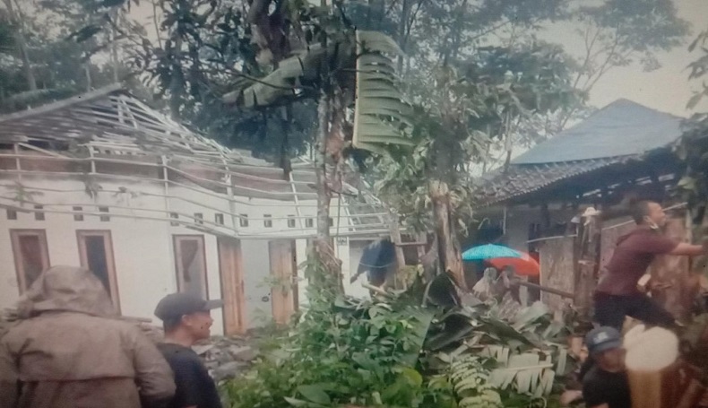 8 Rumah di Tasikmalaya Rusak Tersapu Angin Kencang, Ibu Hamil Harus Ngungsi
