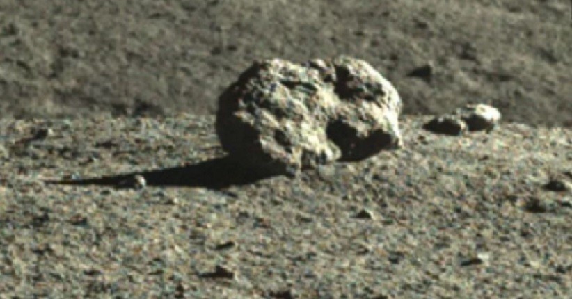 Rover China Temukan Mystery Hut di Bulan, Ternyata Batu Berbentuk Kelinci Makan