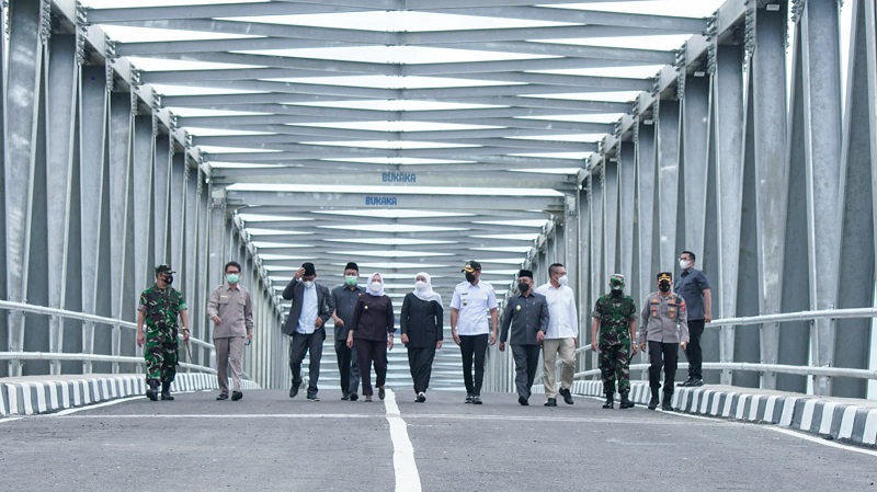 Resmikan Jembatan Terusan Bojonegoro-Tuban, Khofifah: Kesempatan Baru Dapatkan Rezeki 