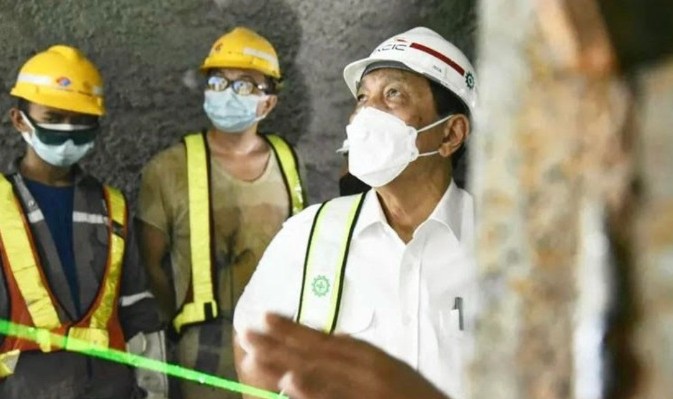 Tinjau Progres Terowongan Kereta Cepat Jakarta-Bandung, Luhut Beberkan Kesulitannya