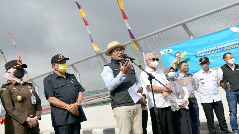 Ridwan Kamil Resmikan Jembatan Leuwigajah, Ini Respons Gembira Warga