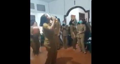 Viral ASN Berjoget Sambil Konsumsi Miras, Tjahjo Minta Dihukum Berat