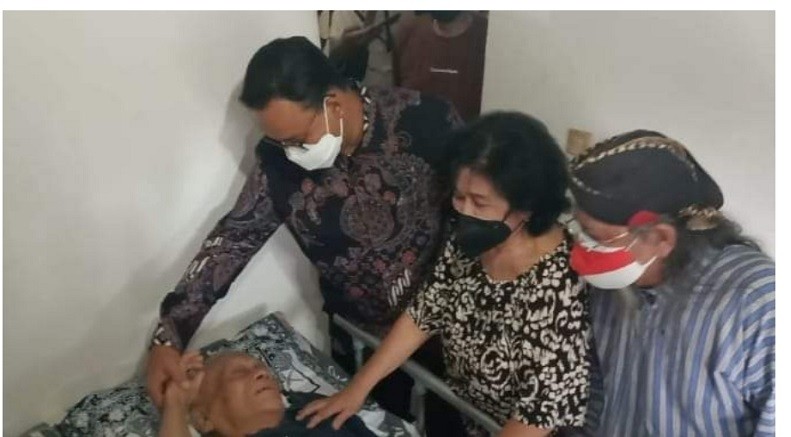 Jenguk Sastrawan Remy Sylado, Anies Sediakan RS hingga Janji Terbitkan Novel