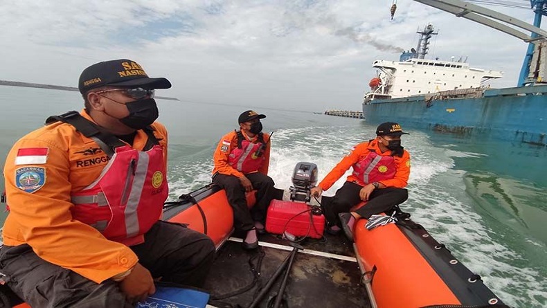 Perahu Terbalik, 2 Pemancing Tenggelam di Pantai Menganti Cilacap