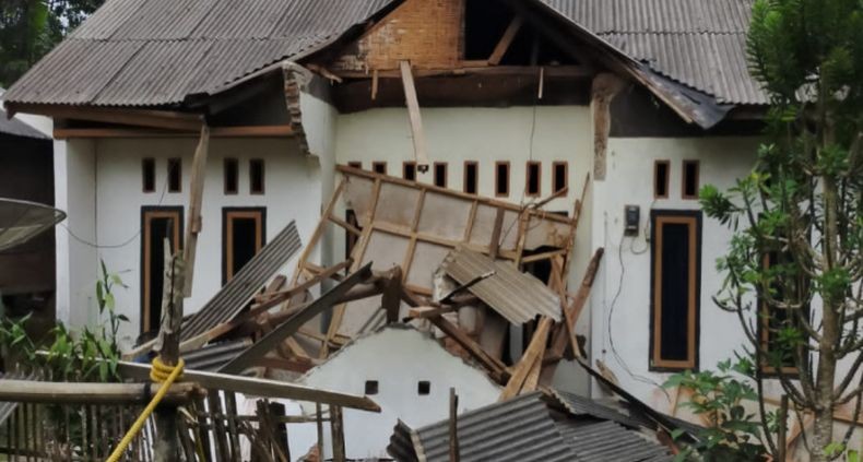 Gempa M6,7 Banten, Ini Penampakan Rumah yang Rusak di Pandeglang