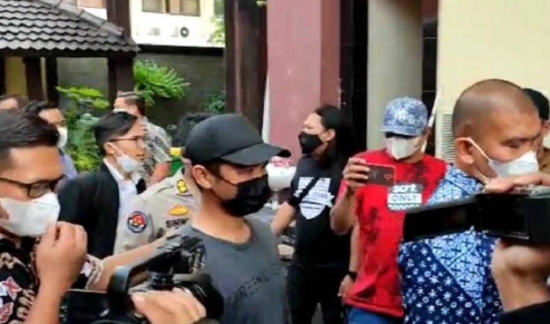 Hadfana Penendang Sesajen di Semeru Ditetapkan Tersangka Penistaan Agama